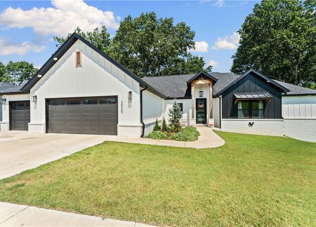 Property at 2035 S Collins Dr, Pea Ridge, AR 72751, 5 beds, 3 baths