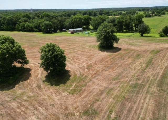 Property at 9786 Eldson Dr, Decatur, AR 72722, 2 beds, 2.5 baths