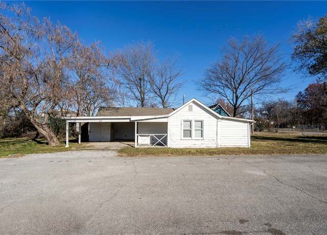 Property at 624 Hico St, Siloam Springs, AR 72761, 3 beds, 1 bath