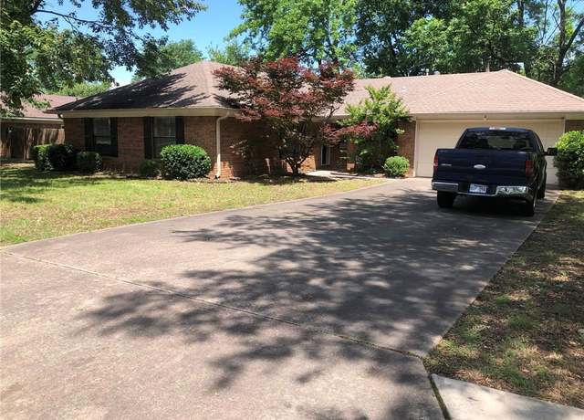 Property at 706 Hickory Hollow Ln, Russellville, AR 72801, 3 beds, 2 baths
