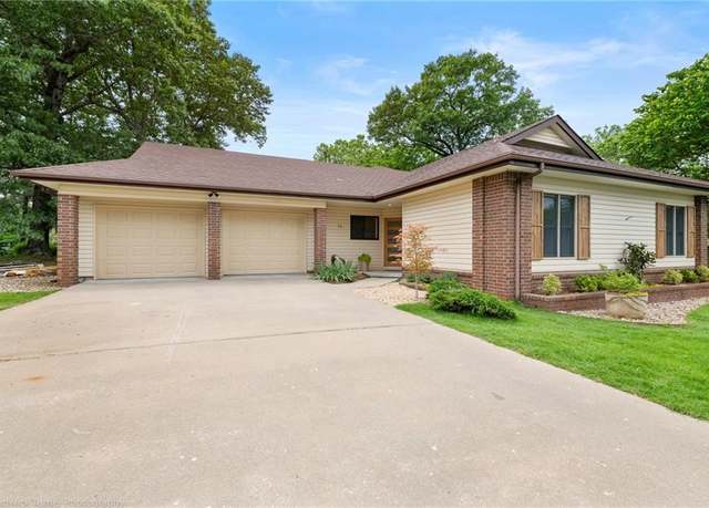 Property at 13 Dunedin Dr, Bella Vista, AR 72715, 3 beds, 2 baths