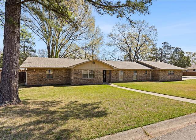 Property at 409 S Arlington Ave, Russellville, AR 72801, 4 beds, 2 baths