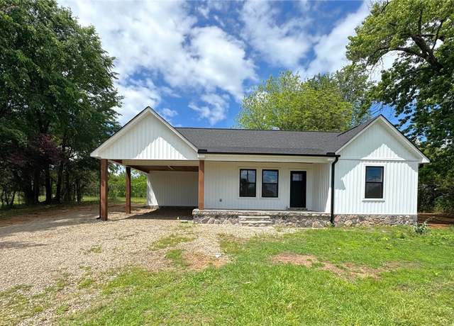 Property at 226 Maple St, Hector, AR 72843, 3 beds, 2 baths
