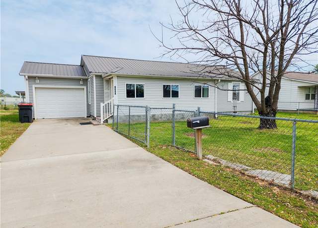 Property at 1325 Crutcher St, Springdale, AR 72764, 3 beds, 2 baths