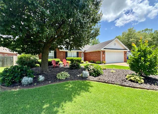 Property at 409 Bluff Dr, Lowell, AR 72745, 3 beds, 2 baths