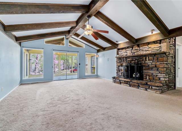 Property at 1 Elizabeth Dr, Bella Vista, AR 72715, 3 beds, 2 baths