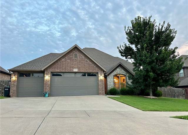 Property at 2512 S Horizon Blvd, Rogers, AR 72758, 4 beds, 3.5 baths