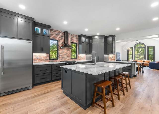 Property at 3 Willow Bank Cir, Bentonville, AR 72712, 3 beds, 2 baths