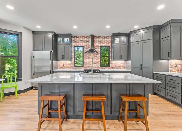 Property at 3 Willow Bank Cir, Bentonville, AR 72712, 3 beds, 2 baths