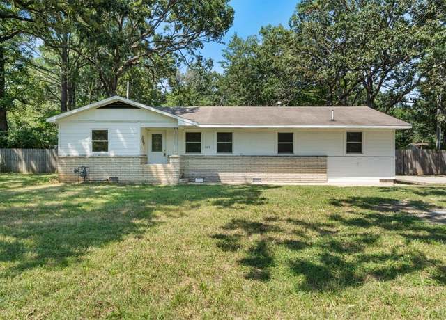 Property at 6078 E Huntsville Rd, Fayetteville, AR 72701, 3 beds, 2 baths