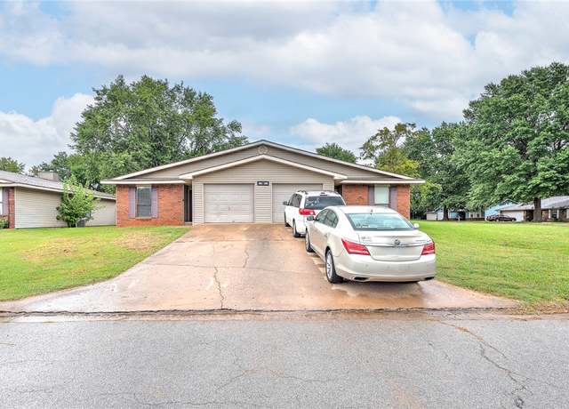 Property at 3340 & 3342 W Harvard St, Fayetteville, AR 72704, 6 beds, 4 baths
