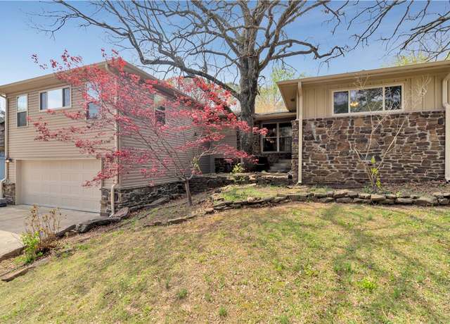 Property at 1107 E Overcrest St, Fayetteville, AR 72703, 4 beds, 3 baths