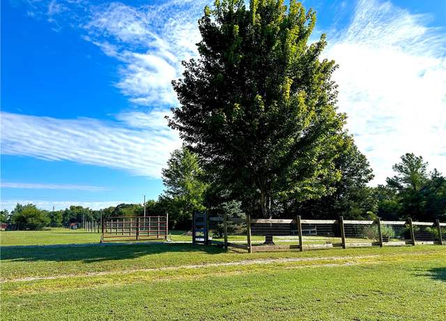 Property at 14451 Gains Rd, Fayetteville, AR 72701, 3 beds, 2 baths