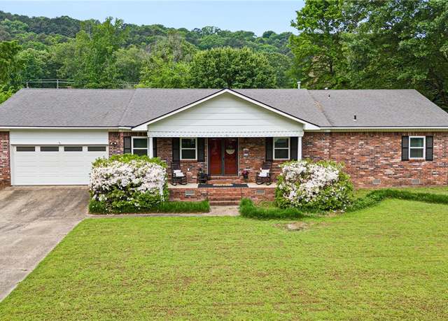 Property at 808 Knights Ct, Russellville, AR 72801, 3 beds, 2.5 baths