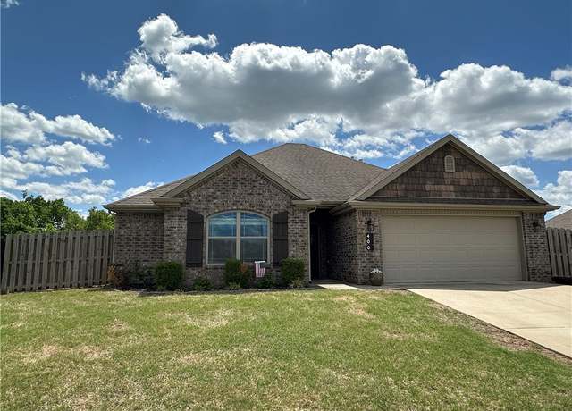 Property at 400 W Broadway St, Rogers, AR 72758, 3 beds, 2 baths