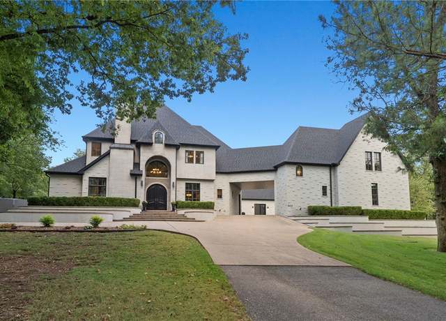 Property at 3103 Valley View Dr, Springdale, AR 72762, 6 beds, 6.5 baths