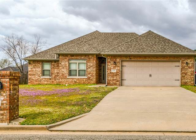 Property at 133 Angelfish Ln, Russellville, AR 72802, 4 beds, 2 baths