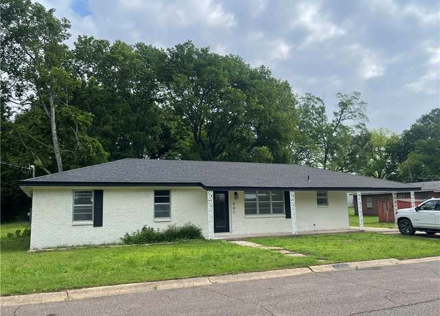 Property at 401 Walnut St, Clarksville, AR 72830, 3 beds, 2 baths