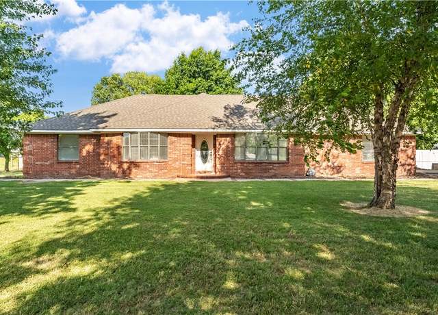Property at 399 Pioneer Ln, Gentry, AR 72734, 3 beds, 3 baths