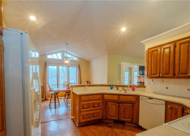 Property at 2 Quantock Hills Ln, Bella Vista, AR 72715, 3 beds, 2 baths