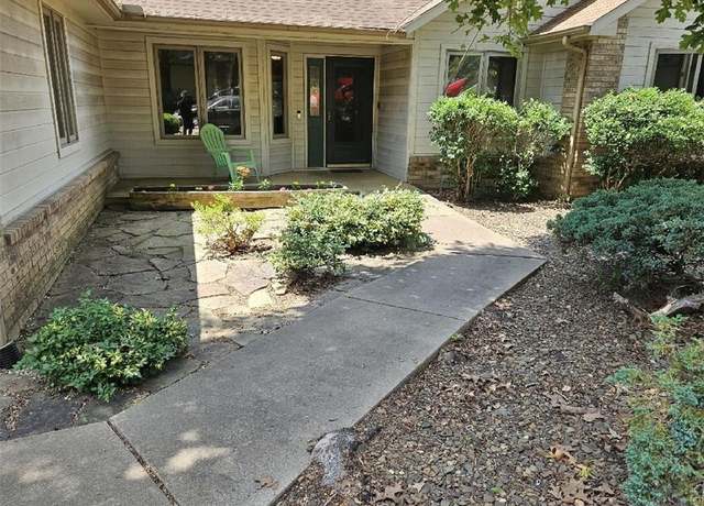 Property at 2 Quantock Hills Ln, Bella Vista, AR 72715, 3 beds, 2 baths
