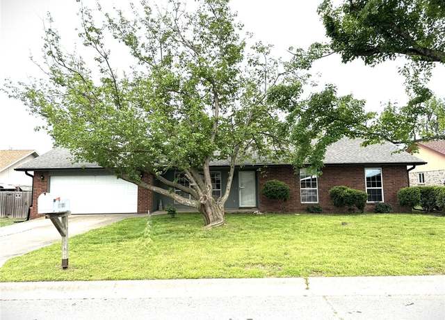 Property at 1105 N Cardinal Dr, Rogers, AR 72756, 3 beds, 2 baths