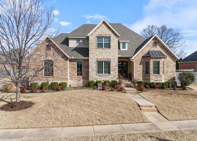 Property at 346 N Sandstone Pl, Fayetteville, AR 72701, 4 beds, 3.5 baths