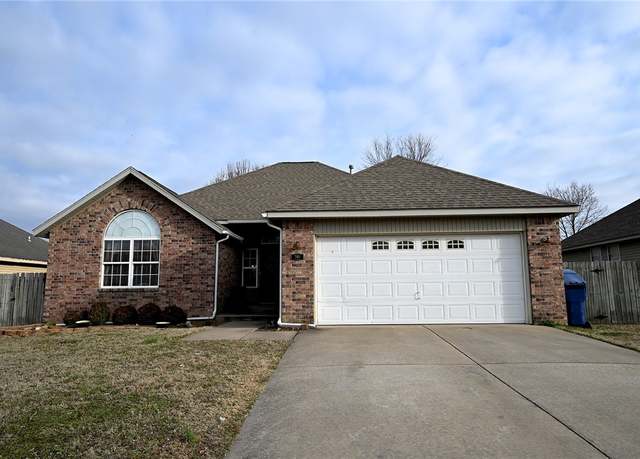 Property at 709 Amanda Dr, Siloam Springs, AR 72761, 4 beds, 2 baths