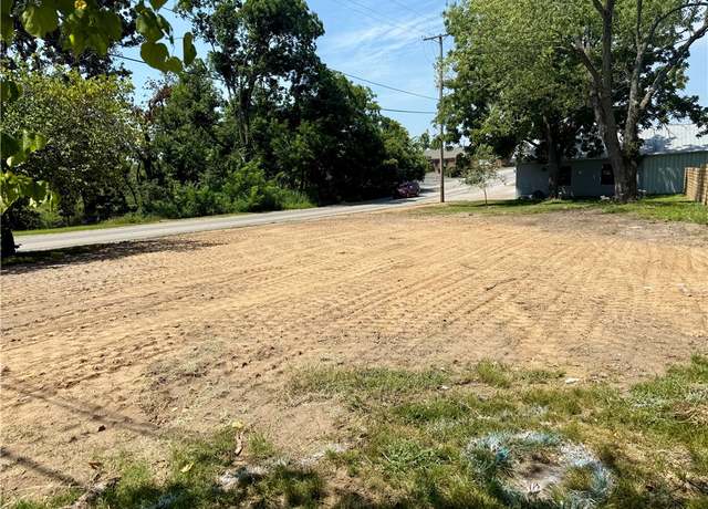 Property at 321 Locust St, Rogers, AR 72756