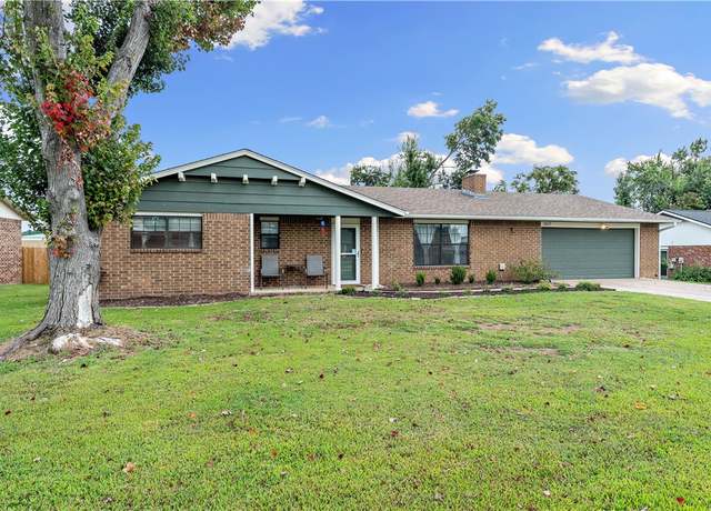 Property at 1617 S 14th St, Rogers, AR 72758, 3 beds, 2 baths