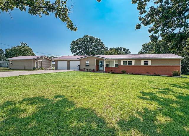 Property at 8754 N 7 Hwy, Harrison, AR 72601, 3 beds, 2 baths
