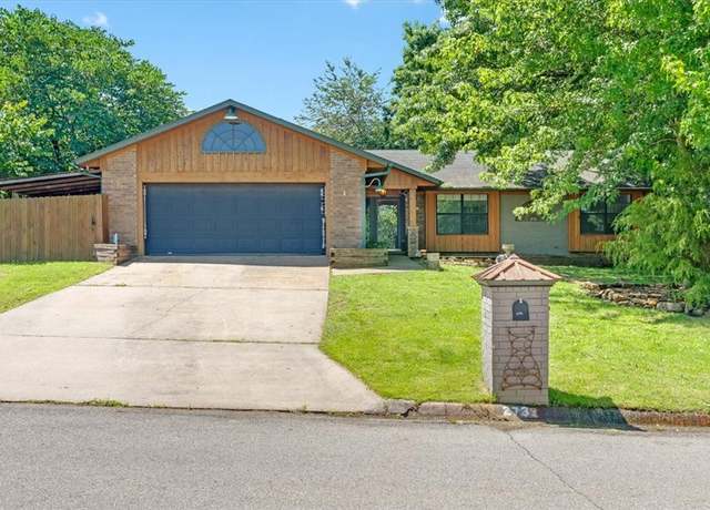 Property at 2733 E Ferguson Ave, Fayetteville, AR 72703, 4 beds, 3 baths