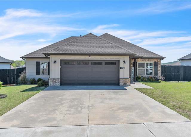 Property at 412 Tacoma St, Farmington, AR 72730, 4 beds, 2 baths