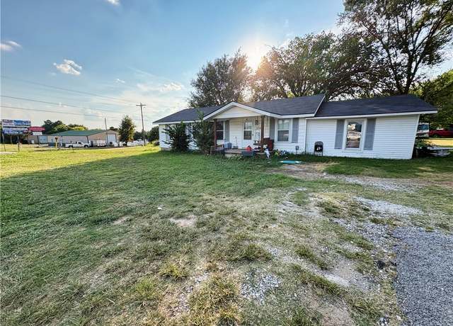 Property at 3714 E Heritage Pkwy, Farmington, AR 72730, 4 beds, 2 baths