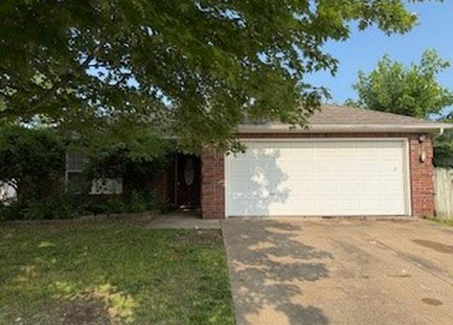Property at 1210 Apache Dr, Bentonville, AR 72712, 3 beds, 2 baths