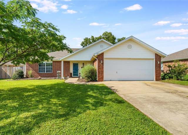 Property at 803 Jon Dr, Bentonville, AR 72712, 3 beds, 2 baths