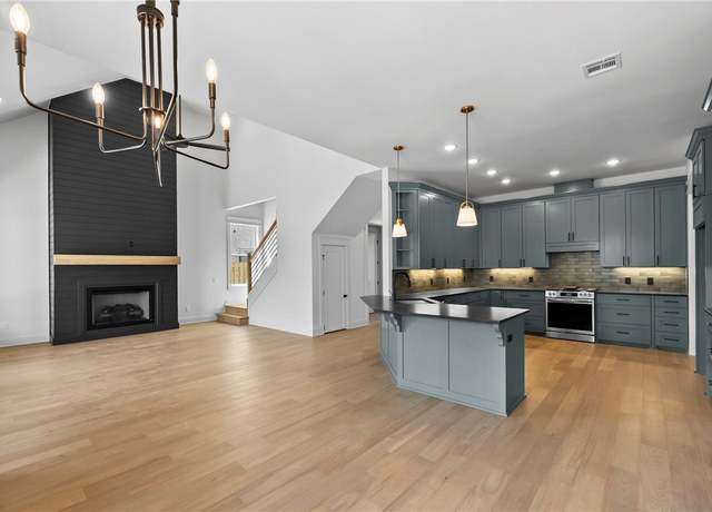 Property at 1911 Bluestem Dr, Centerton, AR 72719, 4 beds, 4 baths