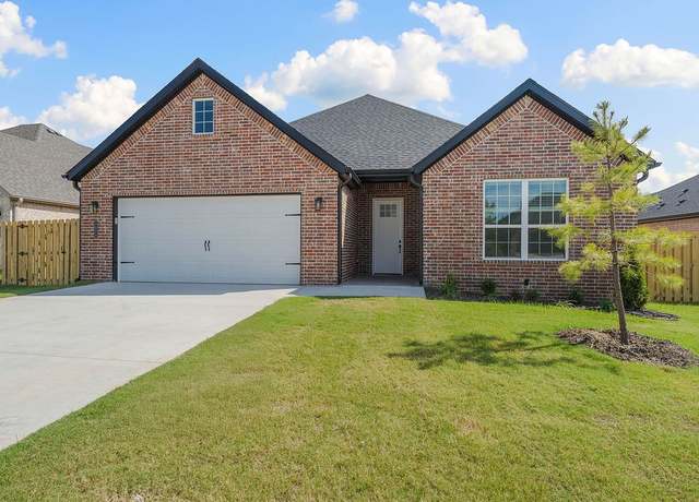 Property at 1811 Edwards St, Pea Ridge, AR 72751, 3 beds, 2 baths