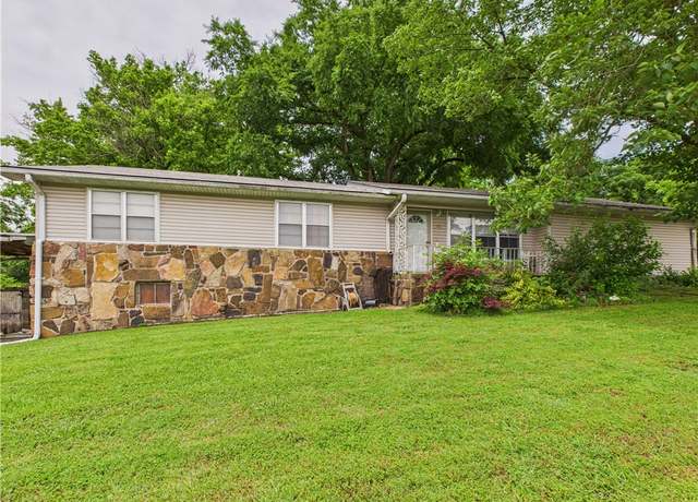 Property at 308 N 3rd St, Harrison, AR 72601, 3 beds, 2 baths