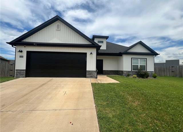 Property at 1340 Mt Hood Dr, Centerton, AR 72719, 4 beds, 2 baths