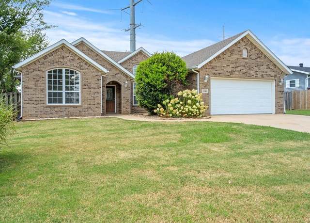 Property at 1100 SW Tinsley St, Bentonville, AR 72712, 4 beds, 2 baths
