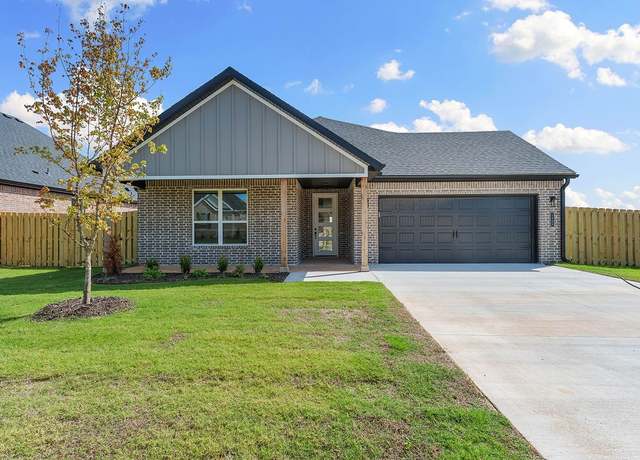 Property at 1809 Edwards St, Pea Ridge, AR 72751, 3 beds, 2 baths