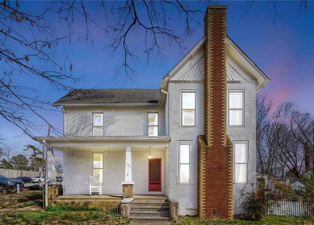 Property at 102 Duncan Ave, Fayetteville, AR 72701, 5 beds, 3 baths