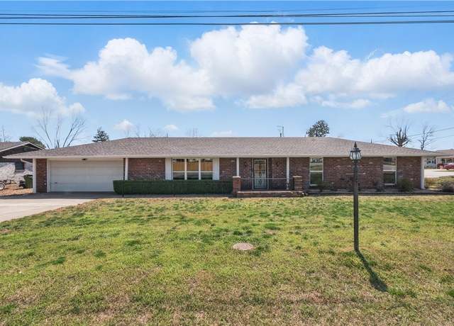 Property at 706 W Will Rogers Dr, Rogers, AR 72756, 3 beds, 2 baths