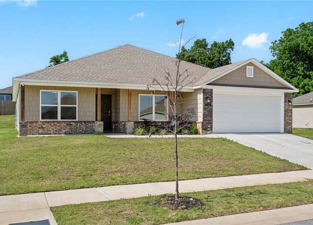 Property at 2839 W Azurite St, Fayetteville, AR 72704, 4 beds, 2 baths