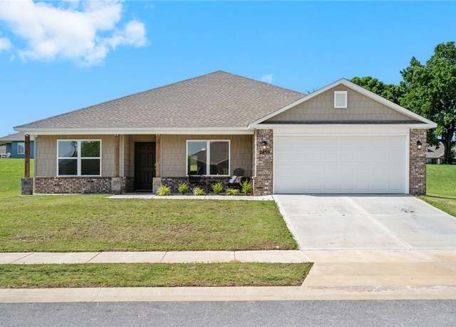Property at 2839 W Azurite St, Fayetteville, AR 72704, 4 beds, 2 baths