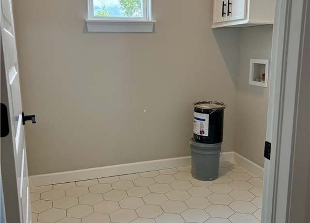Property at 1914 Ferguson St, Pea Ridge, AR 72751, 4 beds, 2.5 baths