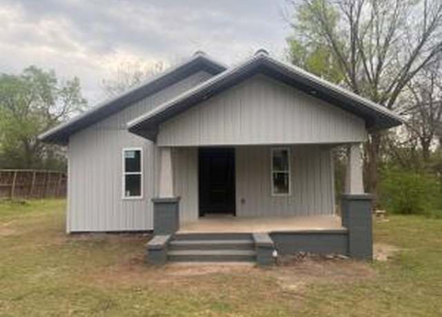 Property at 1307 W Taylor St, Clarksville, AR 72830, 3 beds, 2 baths