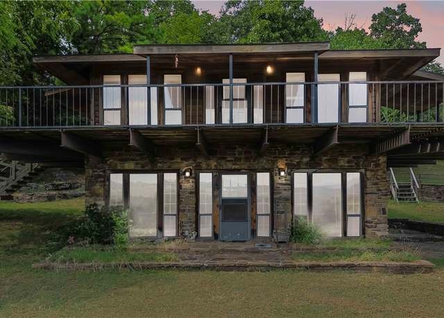 Property at 315 N Letitia Ave, Fayetteville, AR 72701, 3 beds, 2 baths
