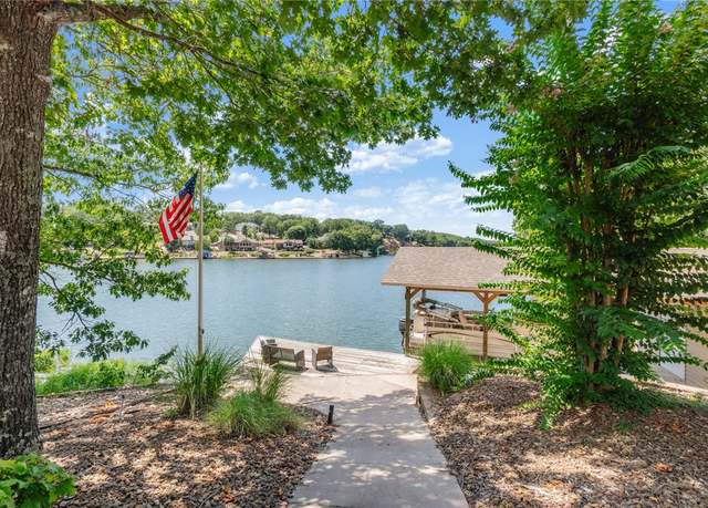Property at 103 Forfar Dr, Bella Vista, AR 72715, 4 beds, 3 baths